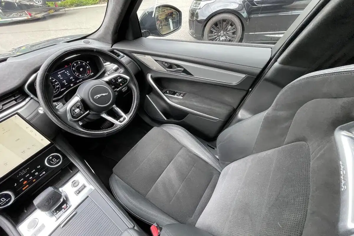 2021-jaguar-f-pace-50-v8-svr-big-13