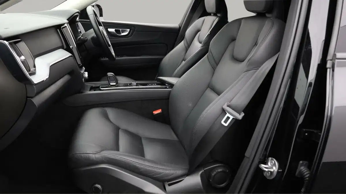 2021-volvo-xc60-20-b5-momentum-big-13