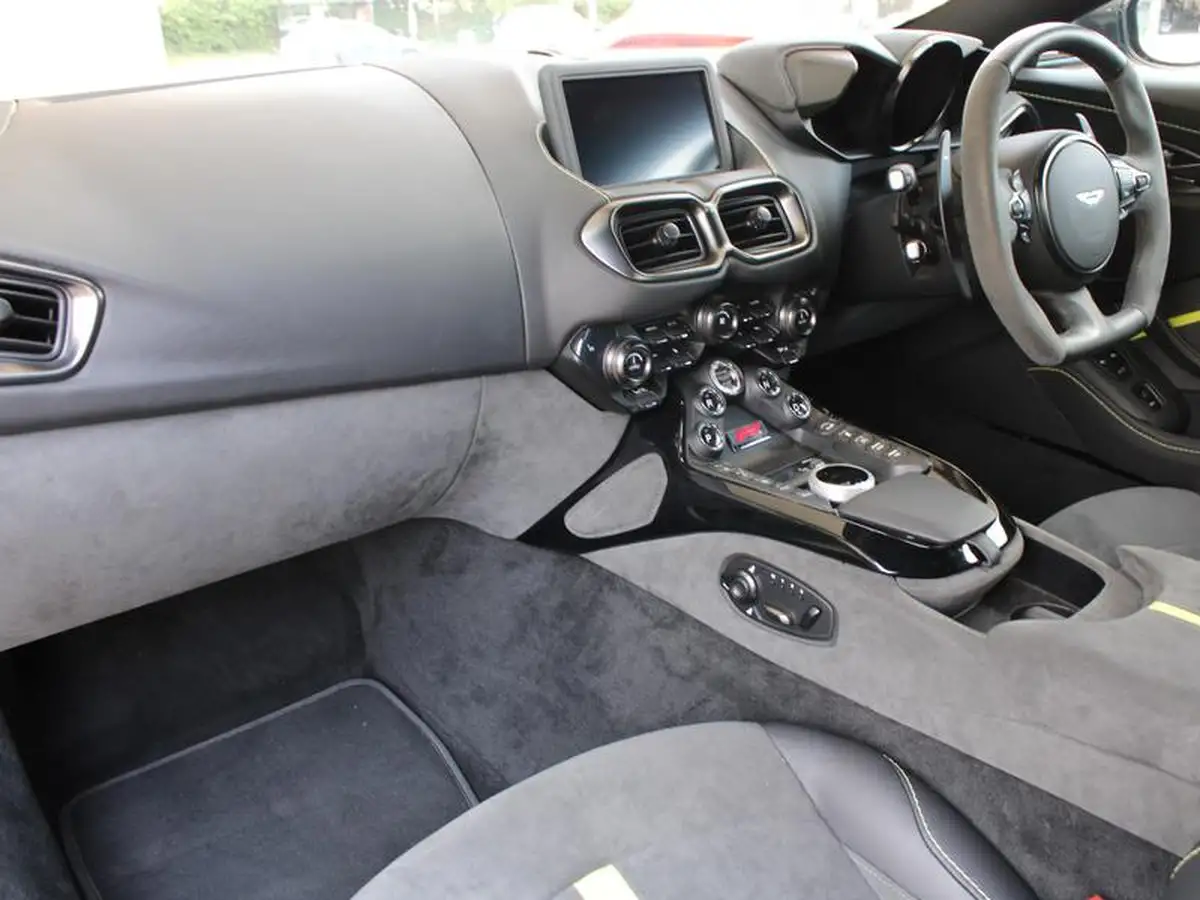 2022-aston-martin-vantage-40-v8-vantage-f1-roadster-big-14