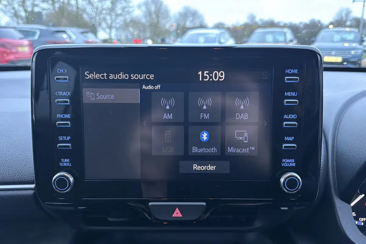2022-toyota-yaris-15-vvt-i-design-panoramic-roof-big-20