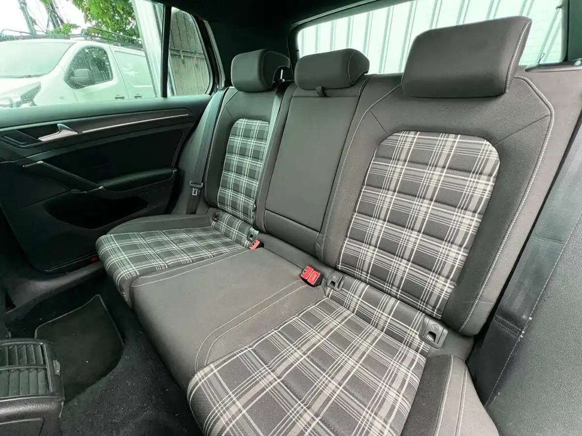 2018-volkswagen-golf-20tdi-gtd-hatchback-5d-big-26