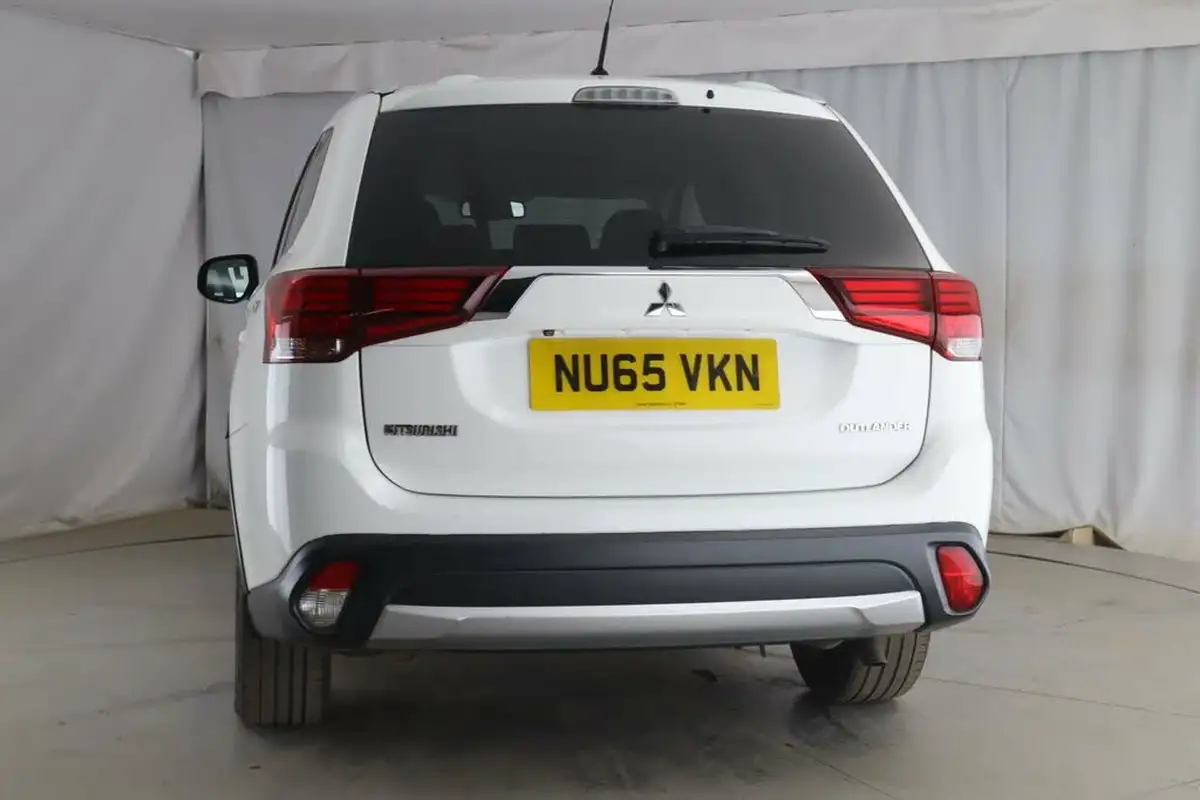 2015-mitsubishi-outlander-22di-d-gx4-big-6
