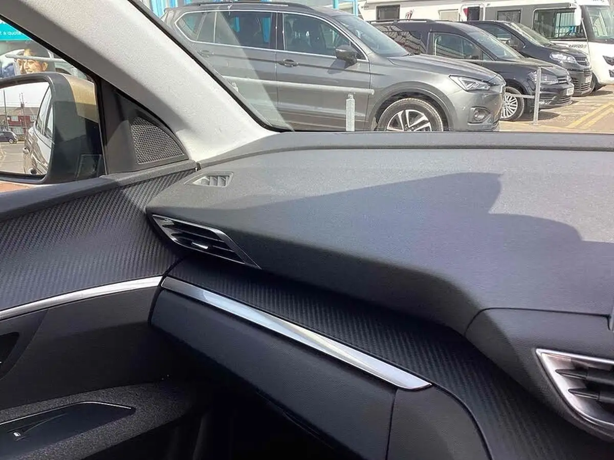 2019-peugeot-3008-suv-big-14