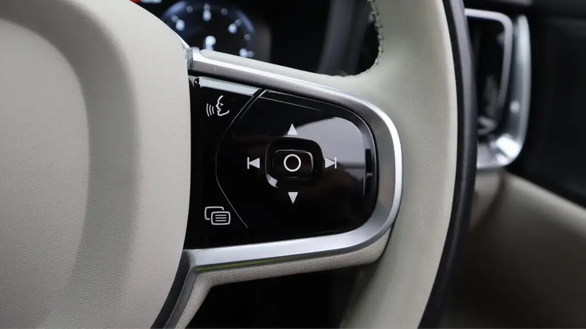 2020-volvo-v60-20td-d4-cross-country-plus-big-23