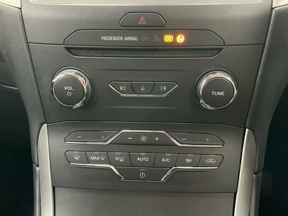 2021-ford-galaxy-20-zetec-big-39