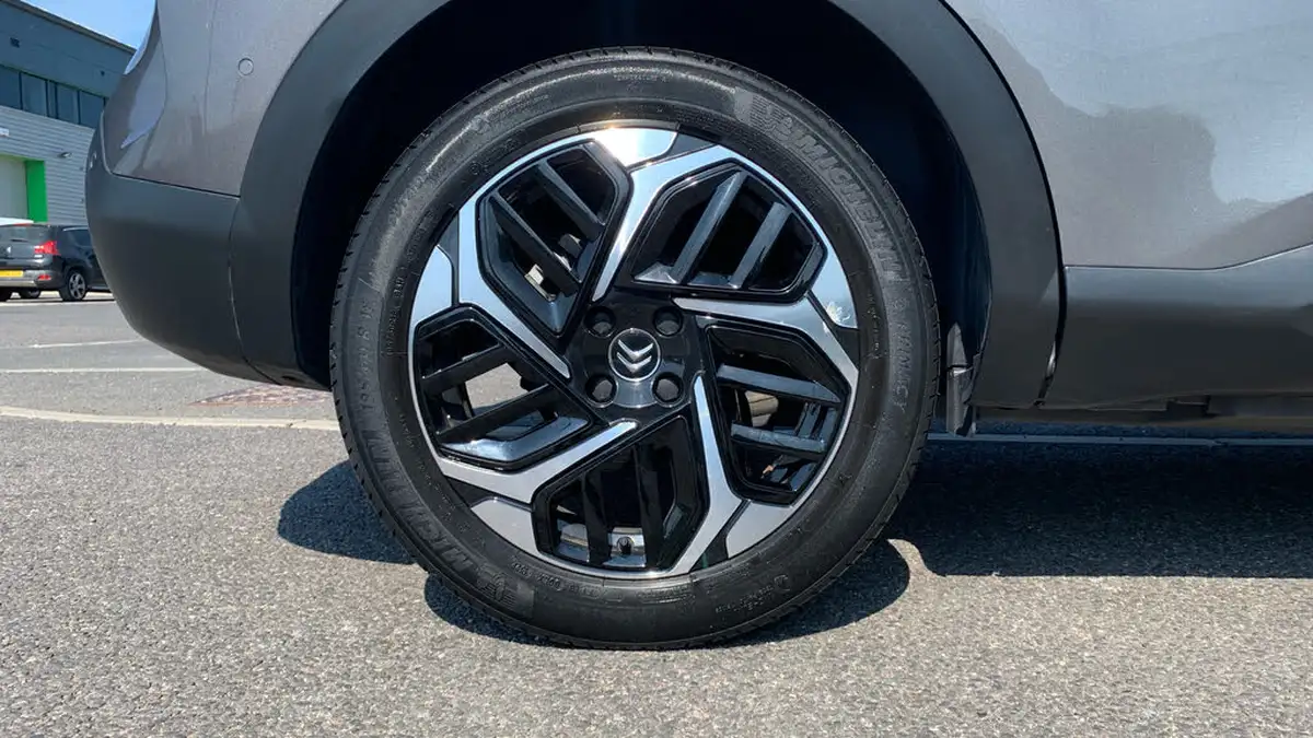 2022-citroen-c4-12-puretech-shine-plus-130ps-big-15