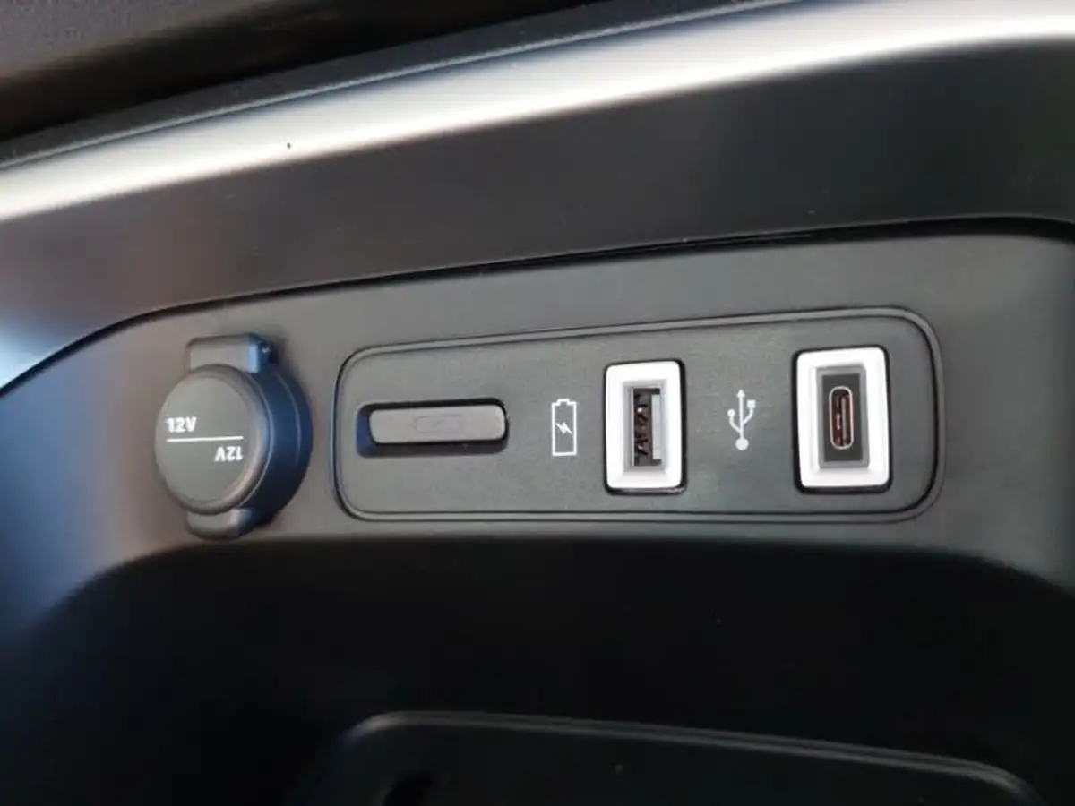 2025-jeep-avenger-12-gse-summit-big-18