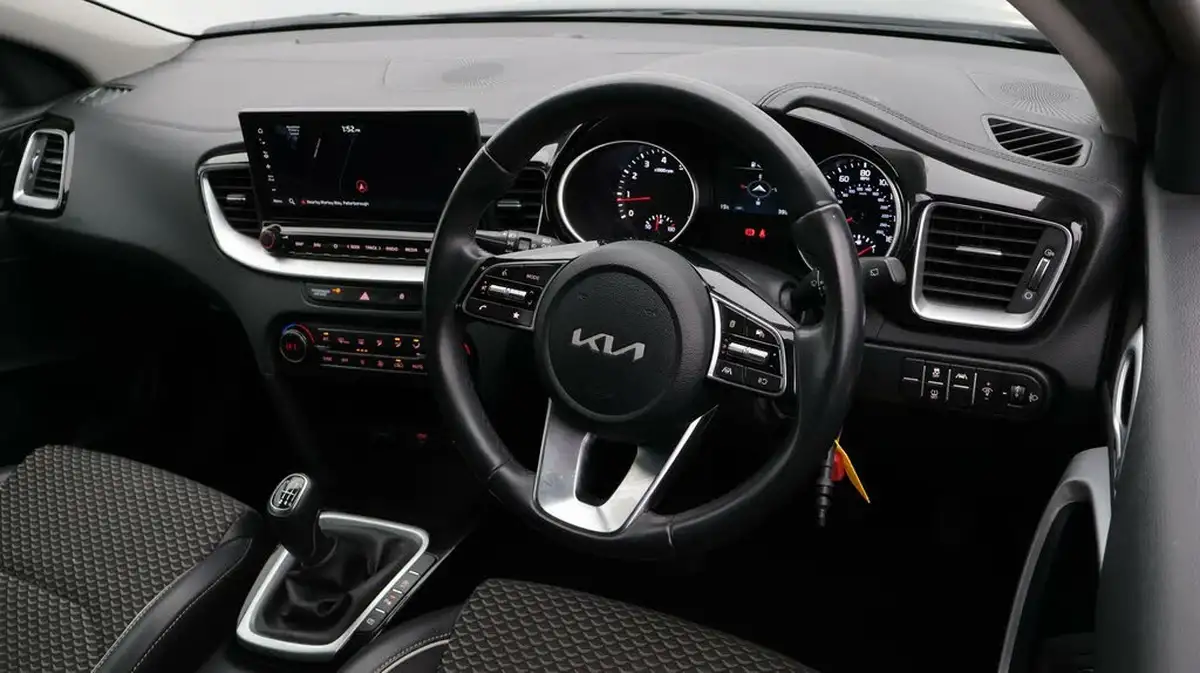 2022-kia-ceed-15-t-gdi-3-sportswagon-big-9