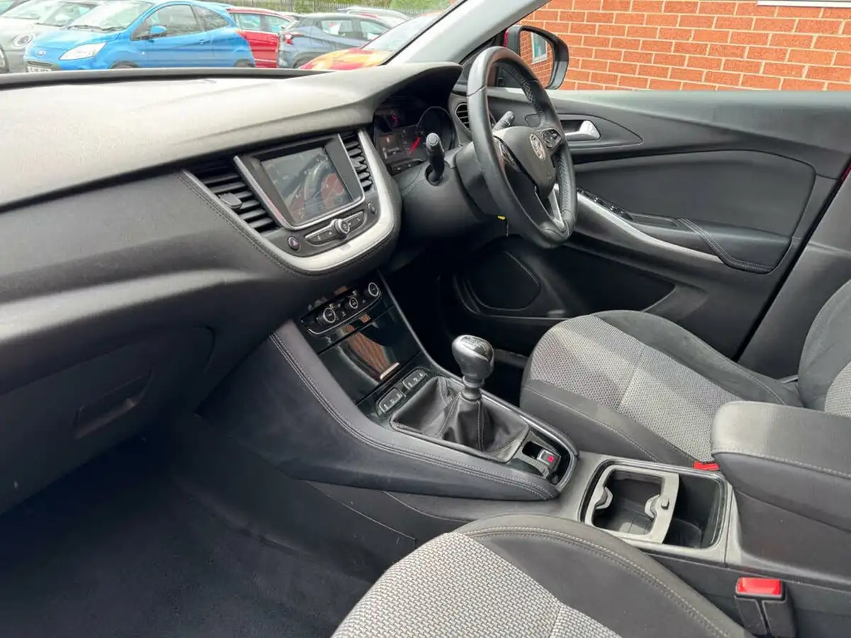 2019-vauxhall-grandland-x-12-se-ss-big-9