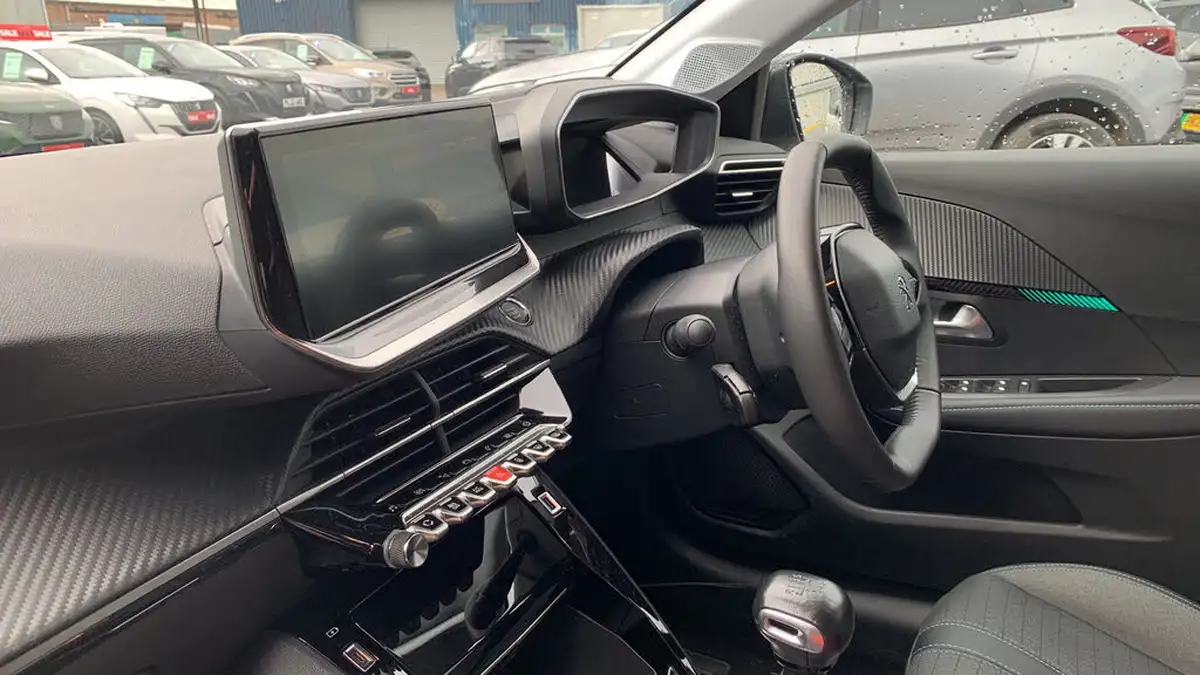 2022-peugeot-208-12-puretech-allure-premium-100ps-big-11