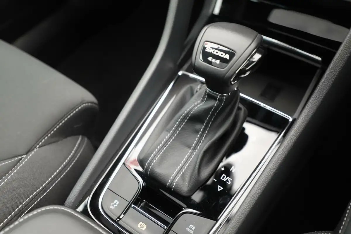 2023-skoda-karoq-20tdi-sportline-4x4-dsg-big-17