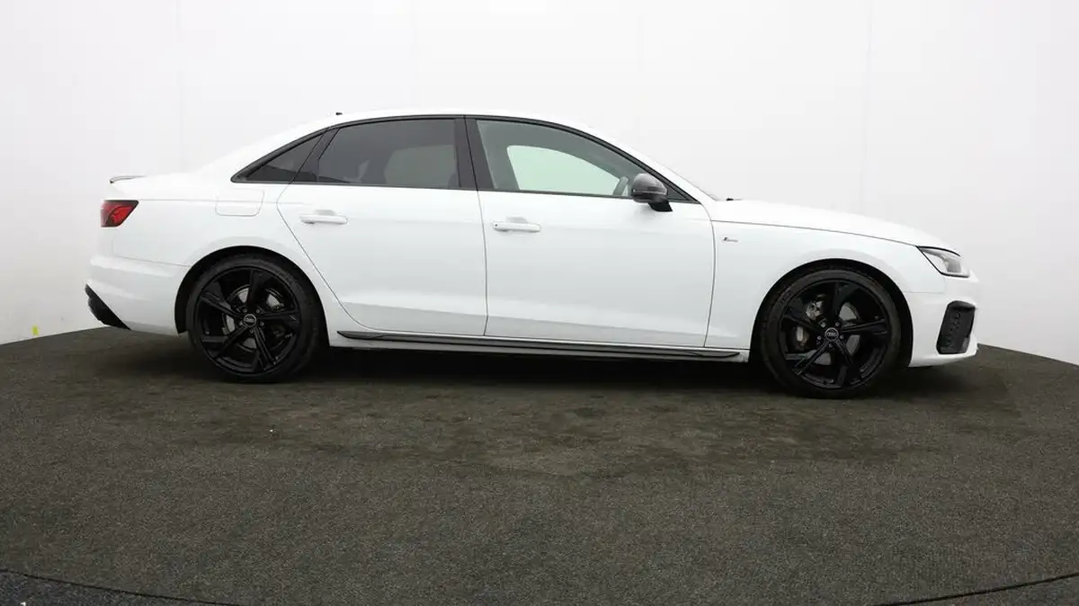 2022-audi-a4-20-40-tfsi-black-edition-big-32