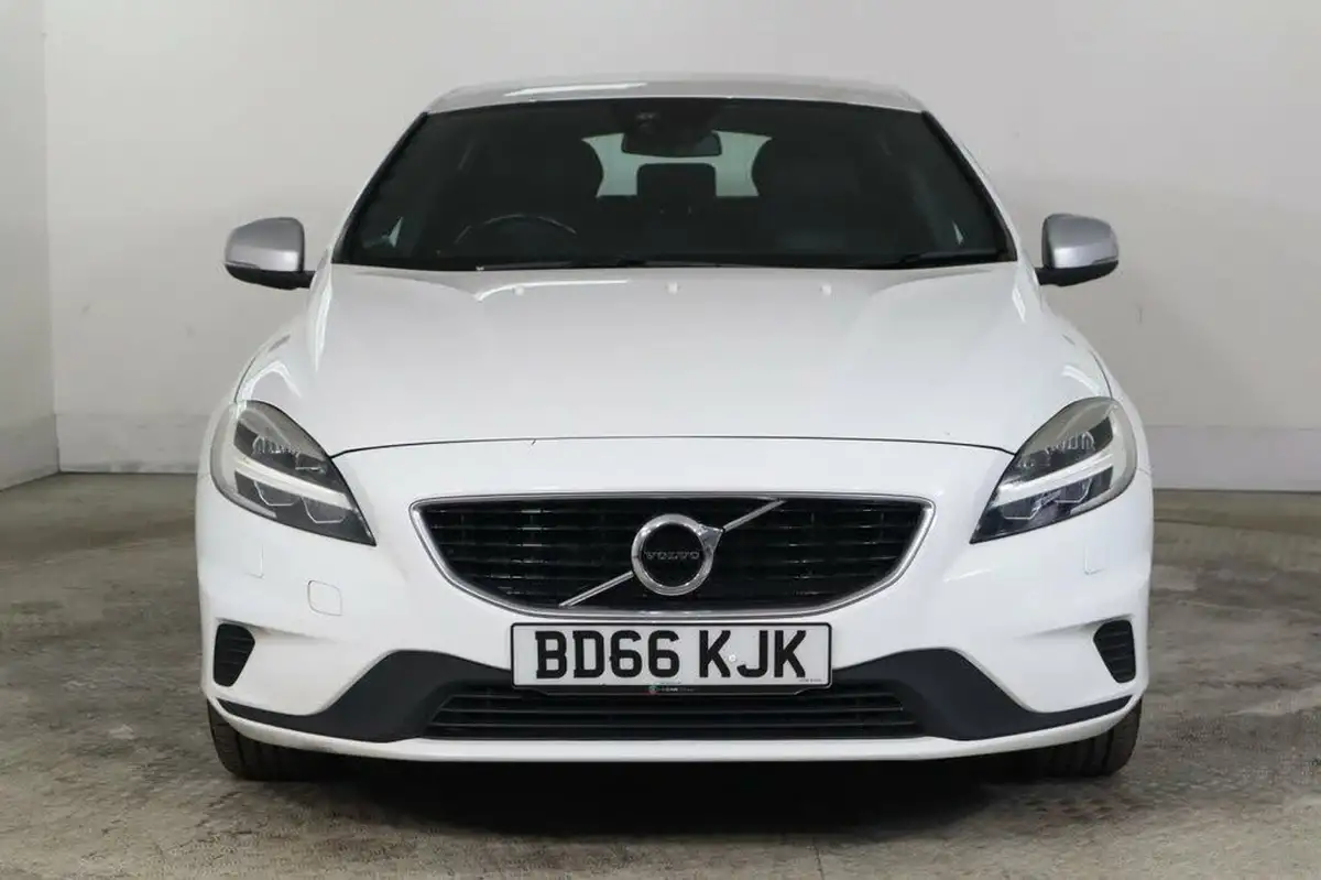 2016-volvo-v40-20td-d2-r-design-big-1