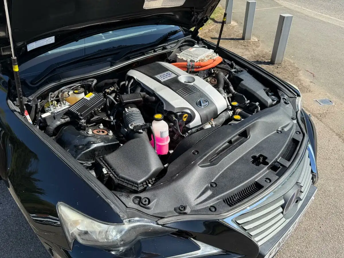 2013-lexus-is-300h-25-premier-big-9