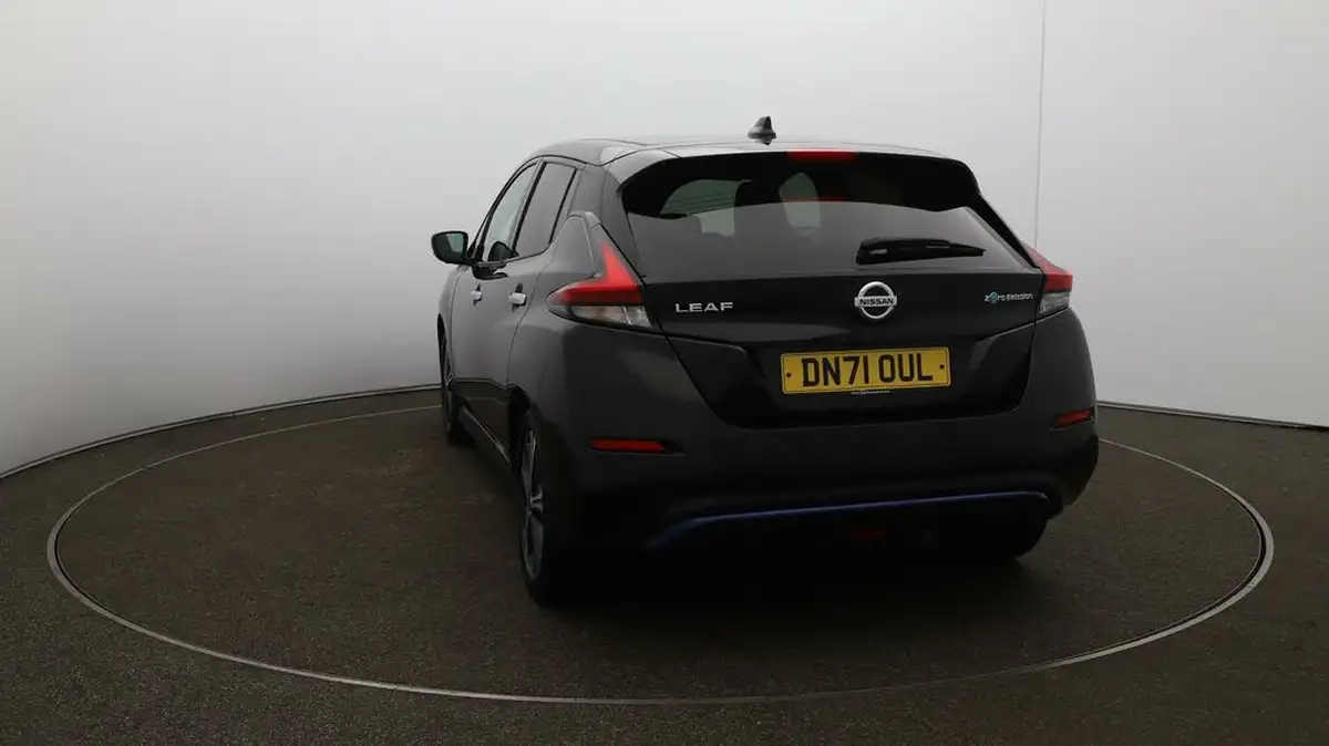 2021-nissan-leaf-e-tekna-big-52