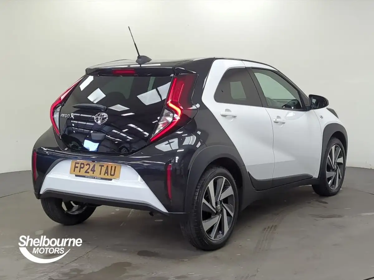 2024-toyota-aygo-x-10-vvt-i-edge-big-11