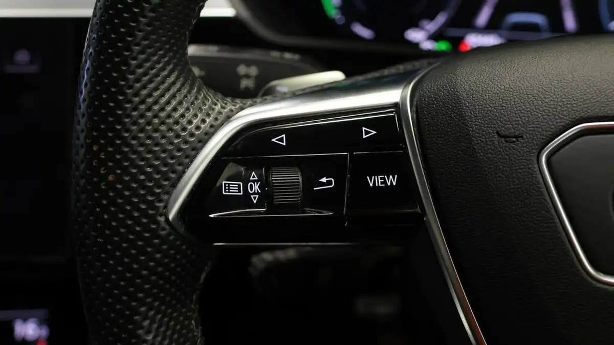2021-audi-e-tron-50e-black-edition-station-wagon-big-15
