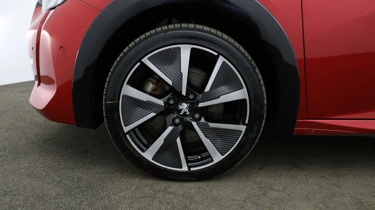 2021-peugeot-208-e-gt-premium-big-17