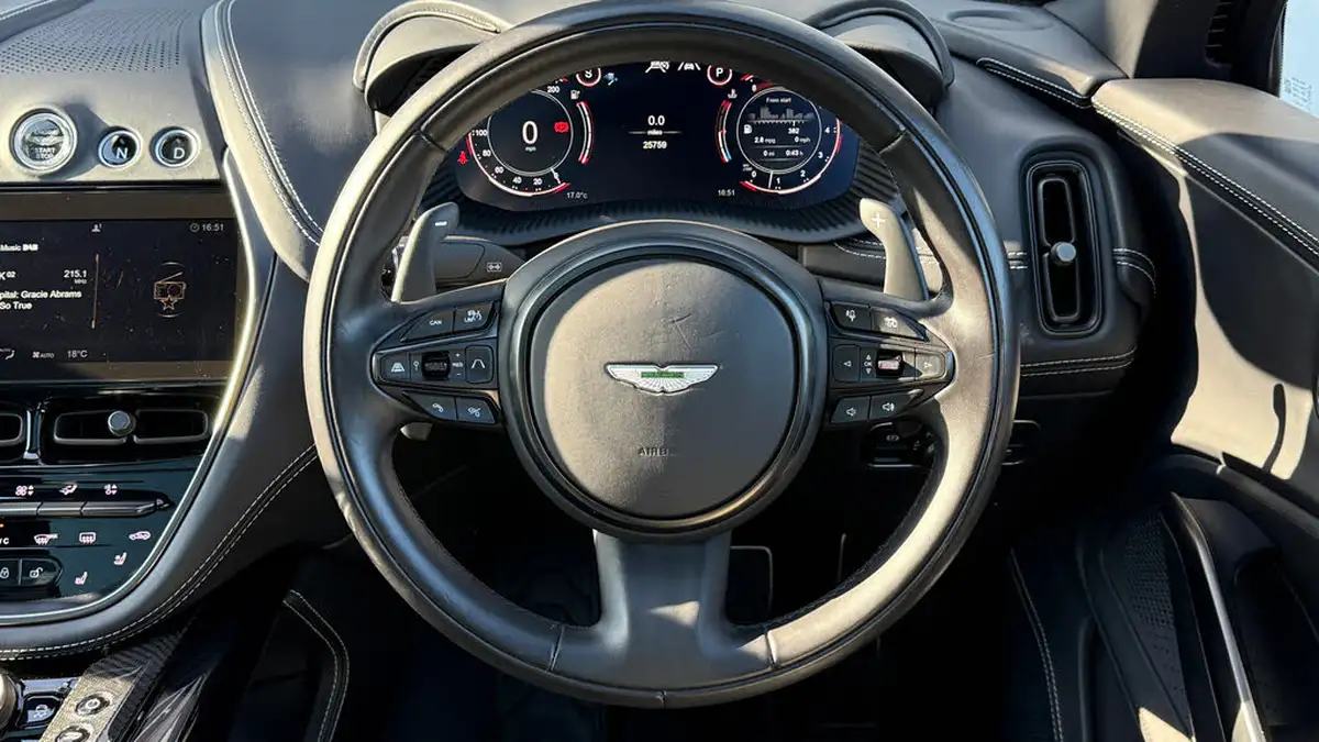 2022-aston-martin-dbx-40-v8-big-10