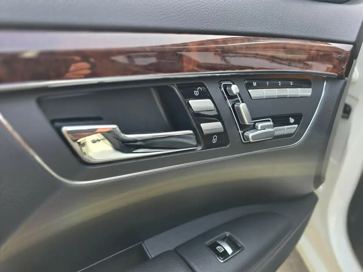 2011-mercedes-benz-s-class-55-s500-big-24