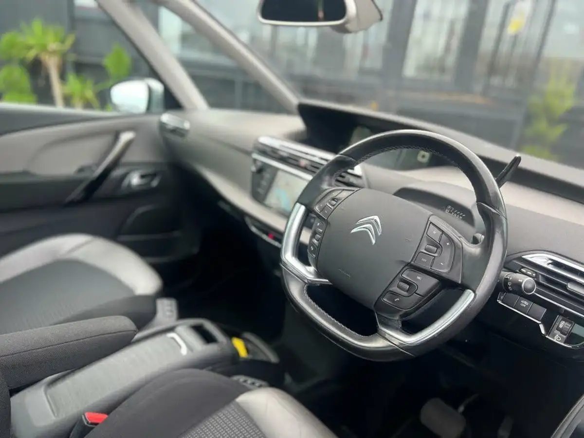 2015-citroen-grand-c4-picasso-20bluehdi-exclusive-eat6-big-26