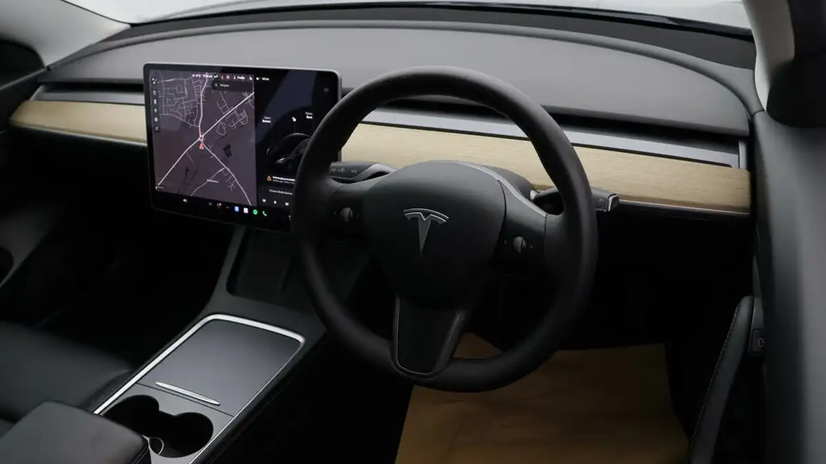 2020-tesla-model-3-e-long-range-big-8