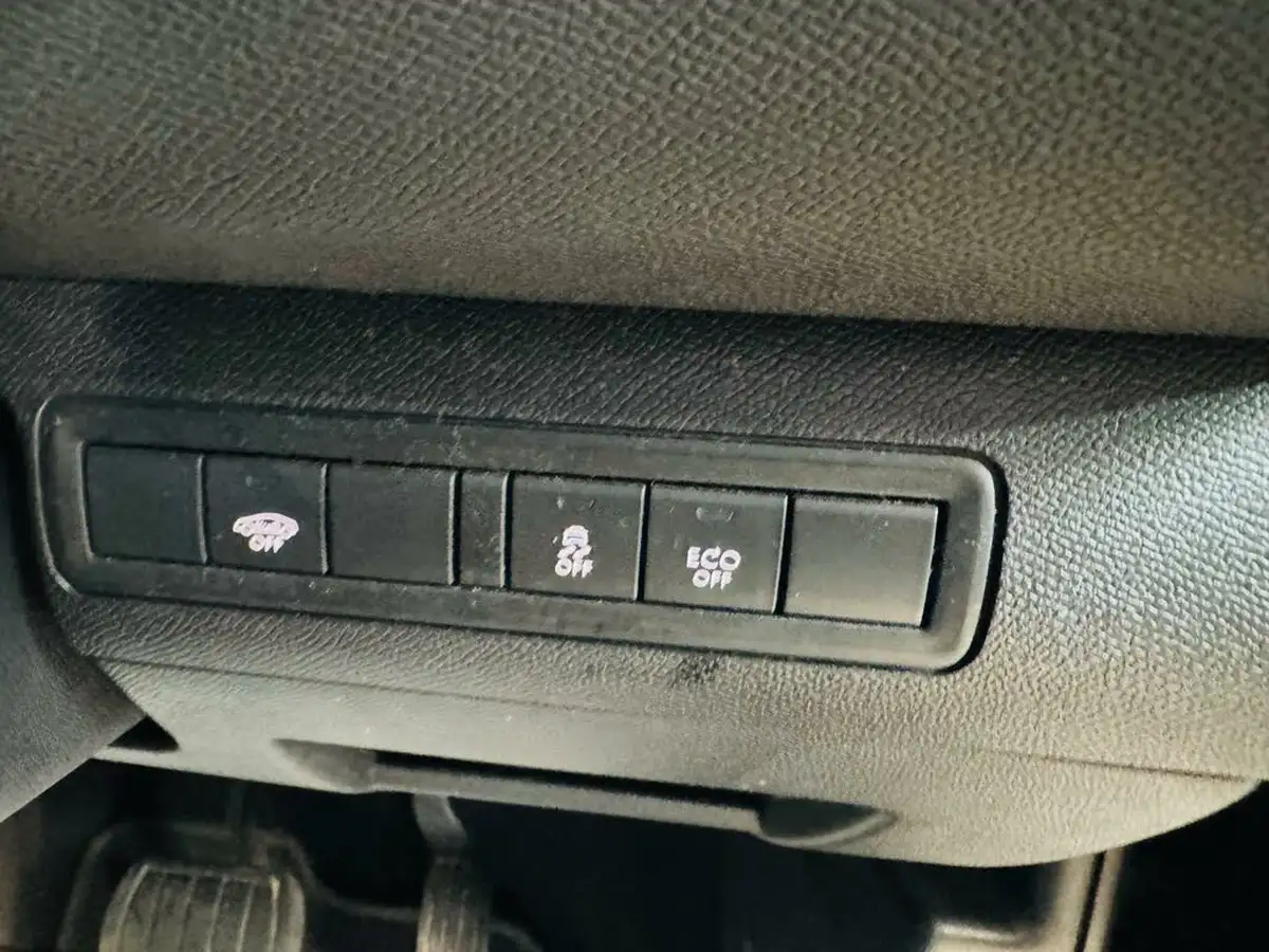 2015-peugeot-308-12-allure-puretech-130bhp-eat6-big-19