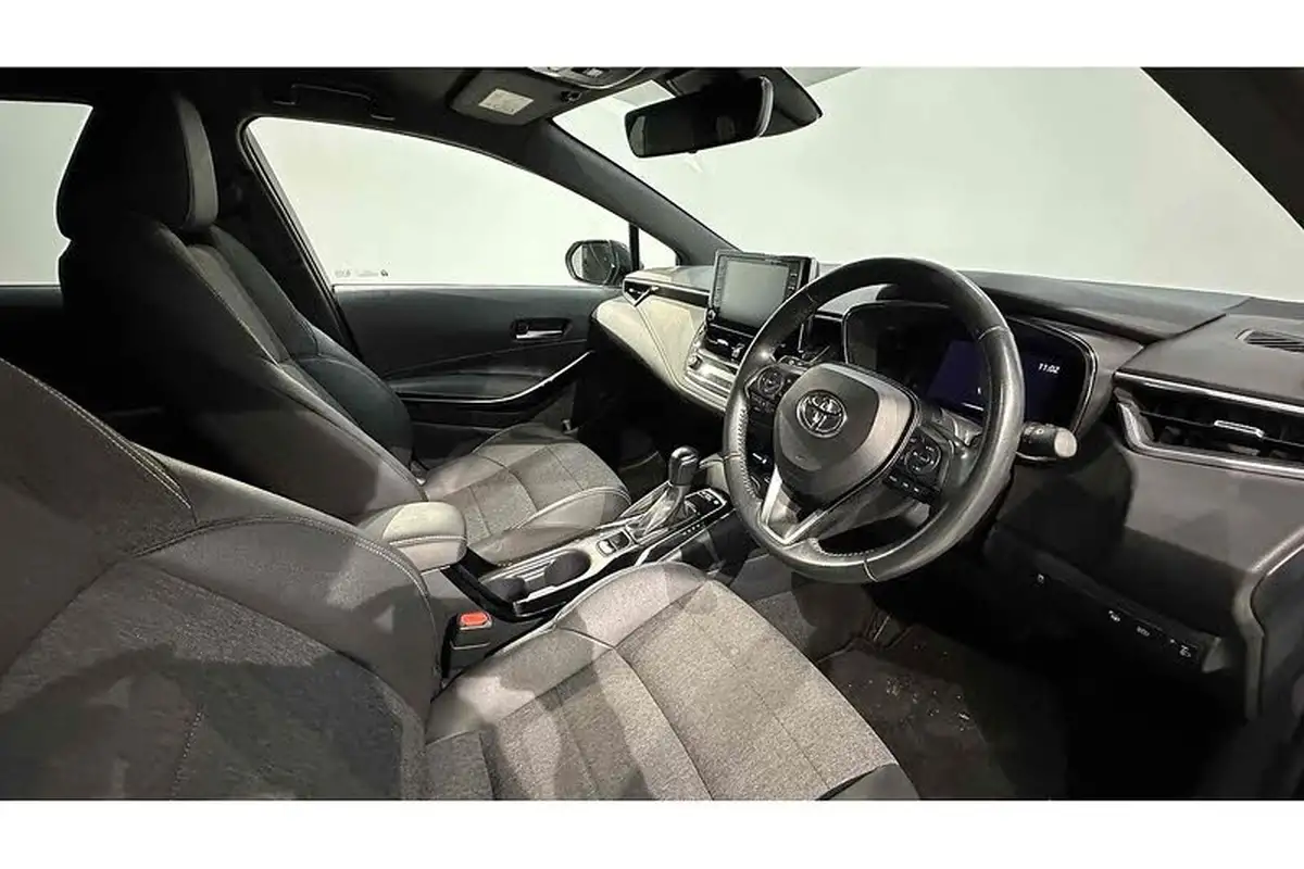 2021-toyota-corolla-18-vvt-i-design-trk-touring-sports-5d-big-40