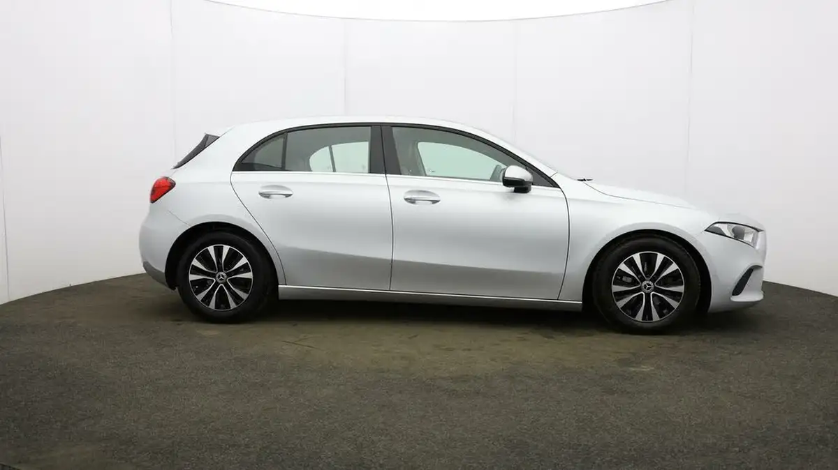 2020-mercedes-benz-a-class-13-a180-se-big-7