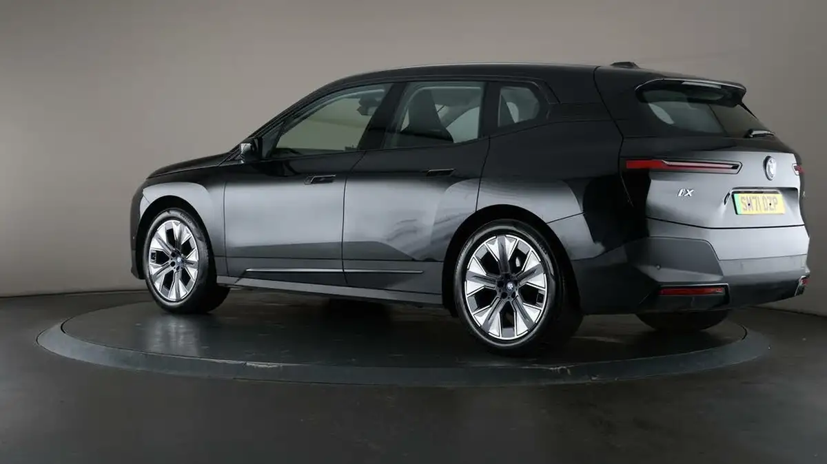 2022-bmw-ix-e-xdrive-40-sport-big-5
