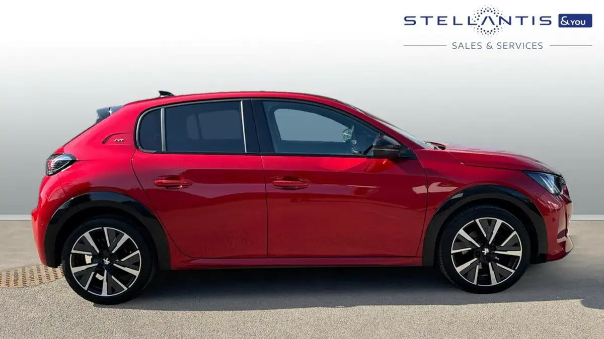 2022-peugeot-208-12-puretech-gt-100ps-big-1