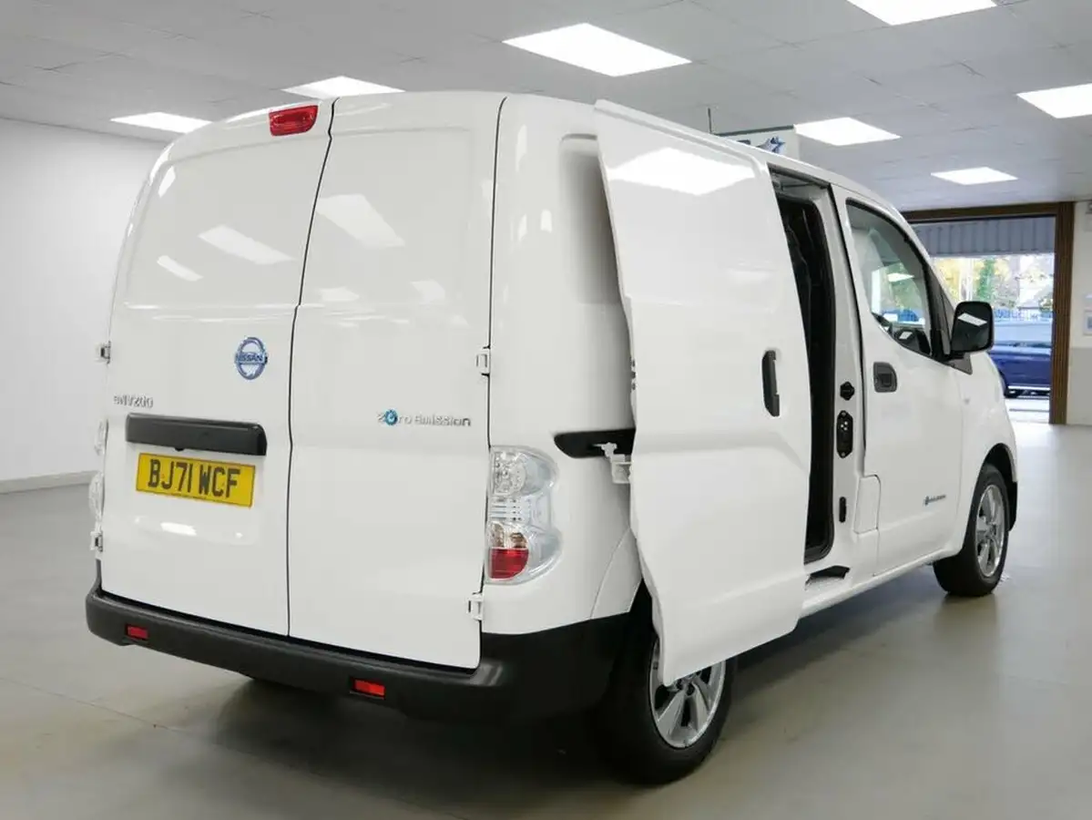 2021-nissan-env200-e-tekna-rapid-panel-van-big-20
