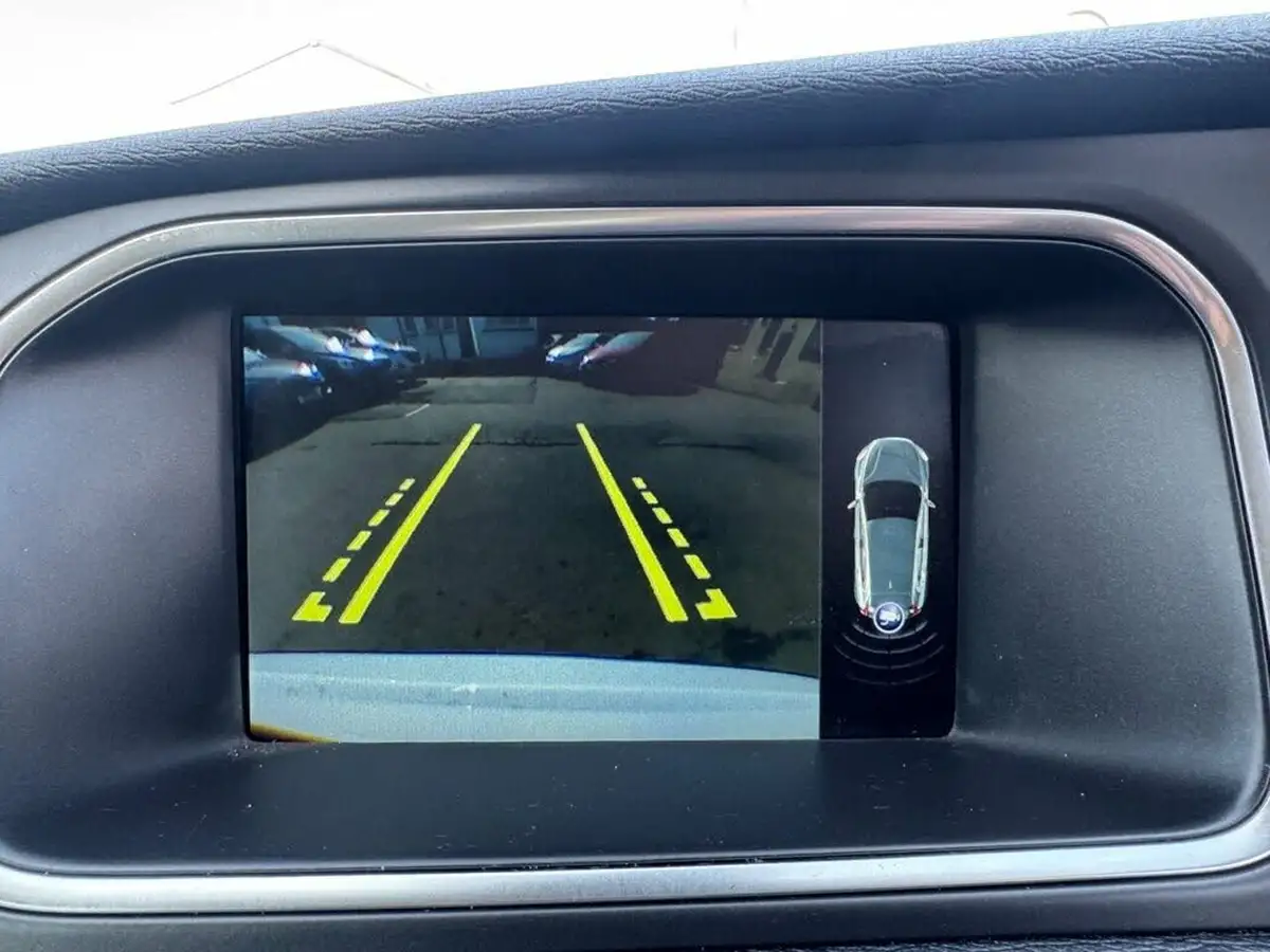 2016-volvo-v40-15-t2-inscription-big-18