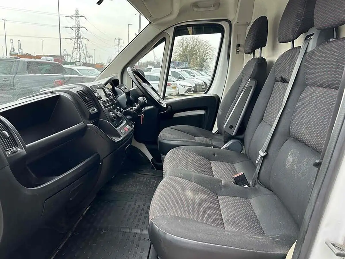 2021-peugeot-boxer-22-bluehdi-professional-435-l4-h2-140bhpeu6dt-big-5