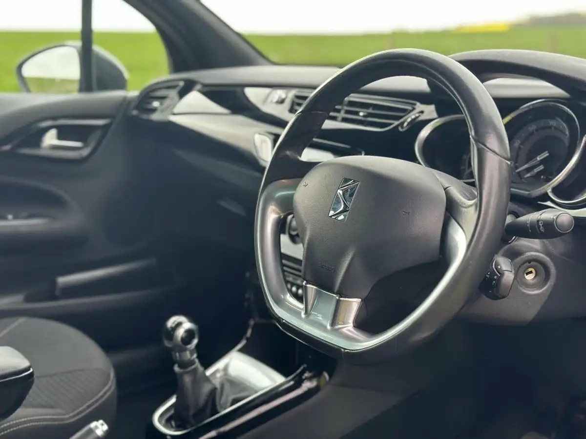 2014-citroen-ds3-16td-dstyle-big-20