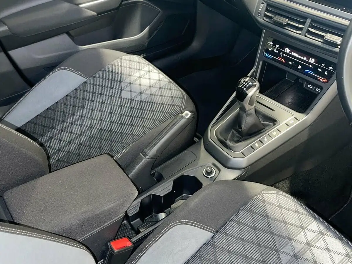 2022-volkswagen-taigo-10-tsi-r-line-big-12