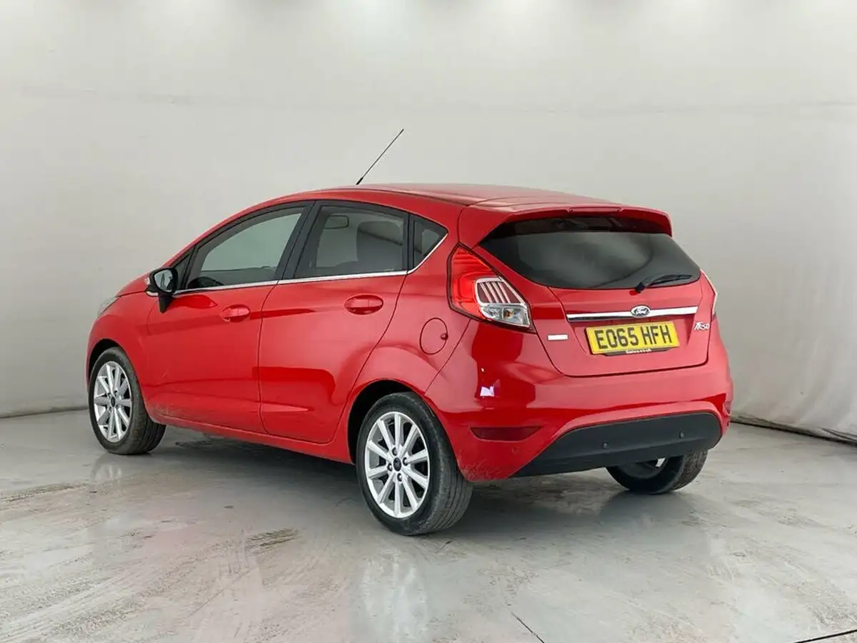 2015-ford-fiesta-10t-titanium-125ps-ecoboost-ss-5d-big-5