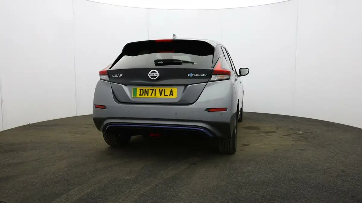 2021-nissan-leaf-e-tekna-big-54
