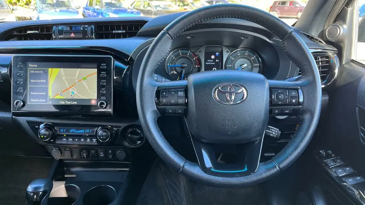 2023-toyota-hi-lux-28d-4d-invincible-x-2754cc-auto-big-5