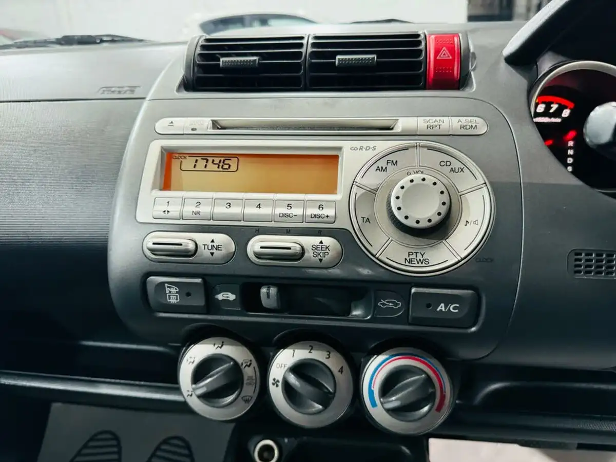 2007-honda-jazz-14-se-cvt-7-big-18