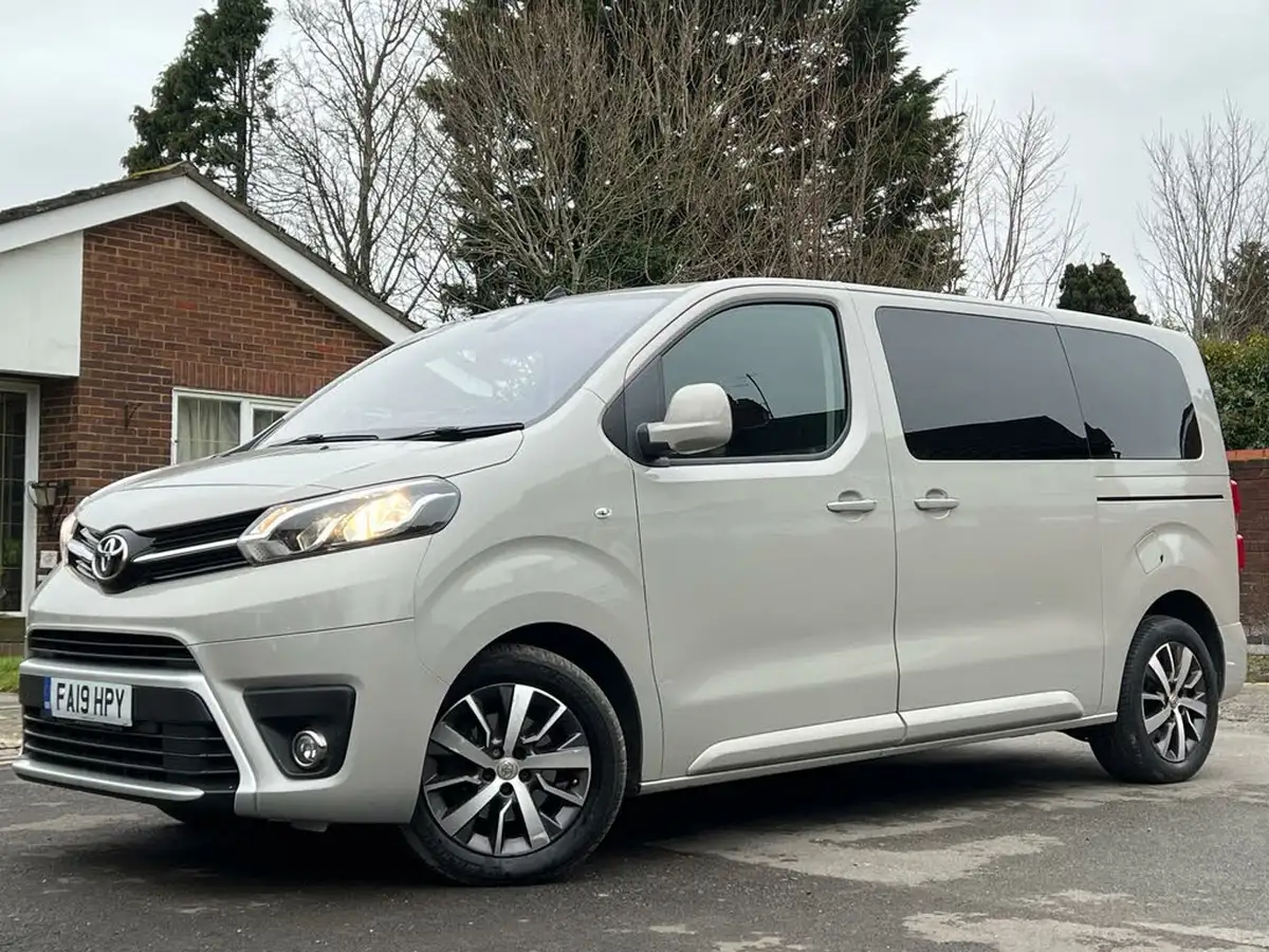 2019-toyota-proace-verso-big-7