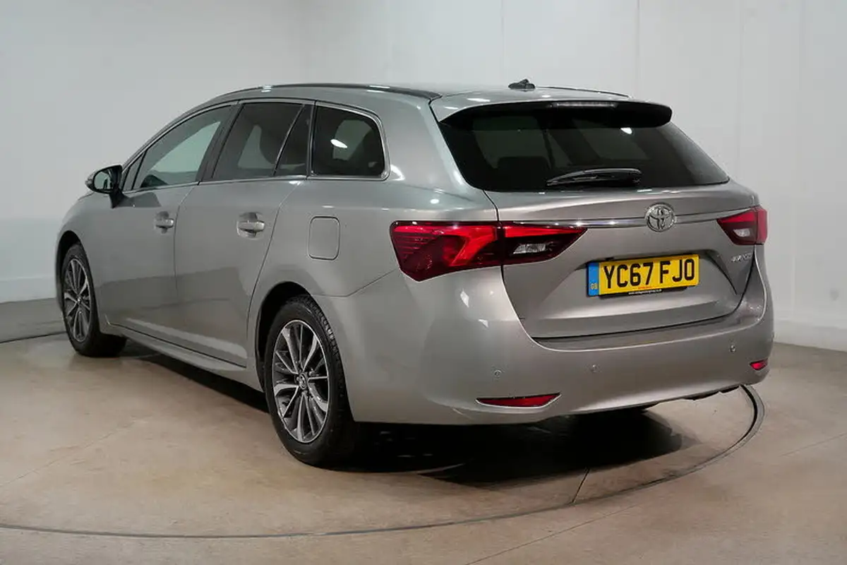 2017-toyota-avensis-18-v-matic-business-edition-plus-touring-sports-5d-cvt-big-6