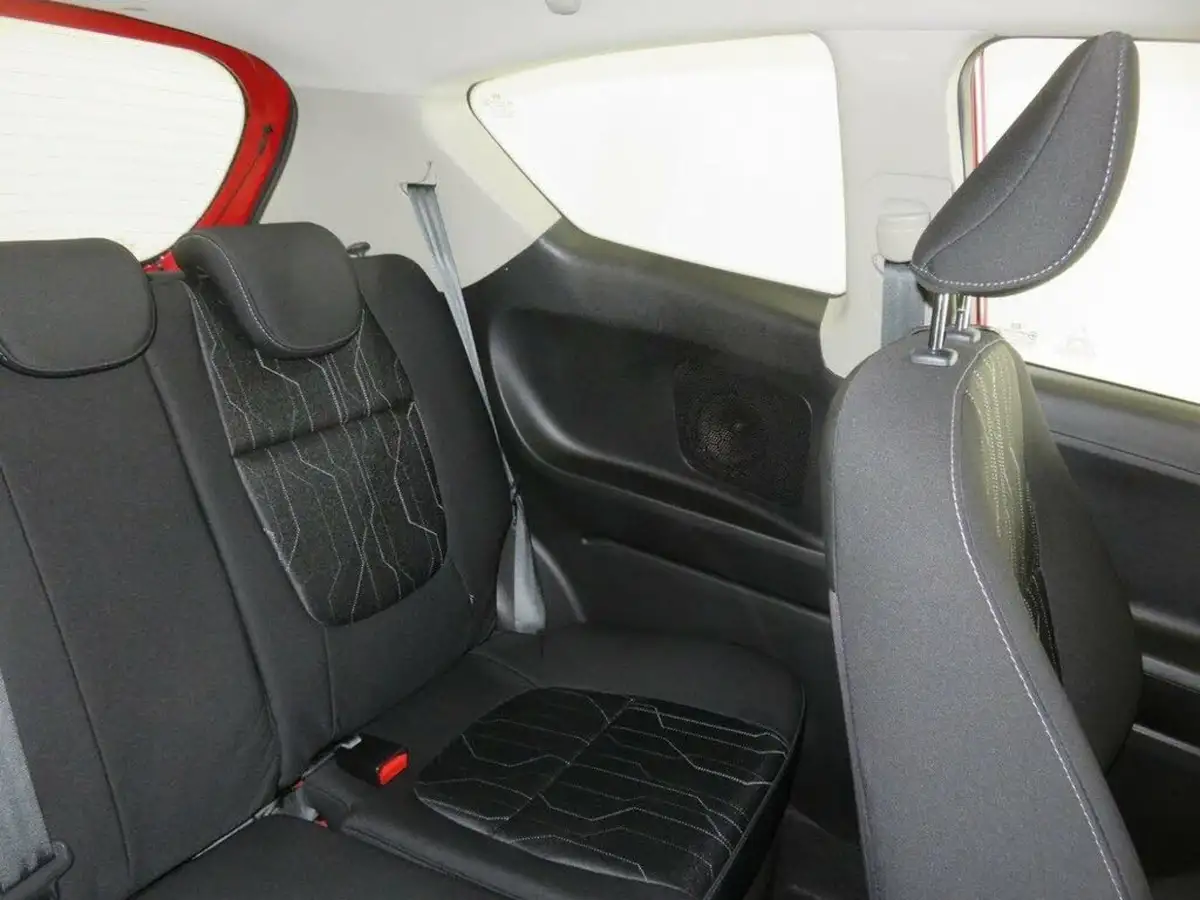 2013-kia-picanto-10-city-big-35