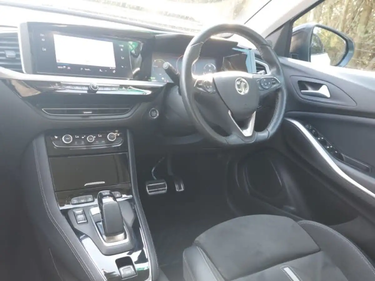 2023-vauxhall-grandland-16-gse-big-10