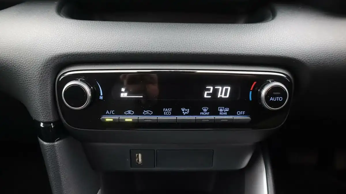 2022-toyota-yaris-15-vvt-i-design-big-12