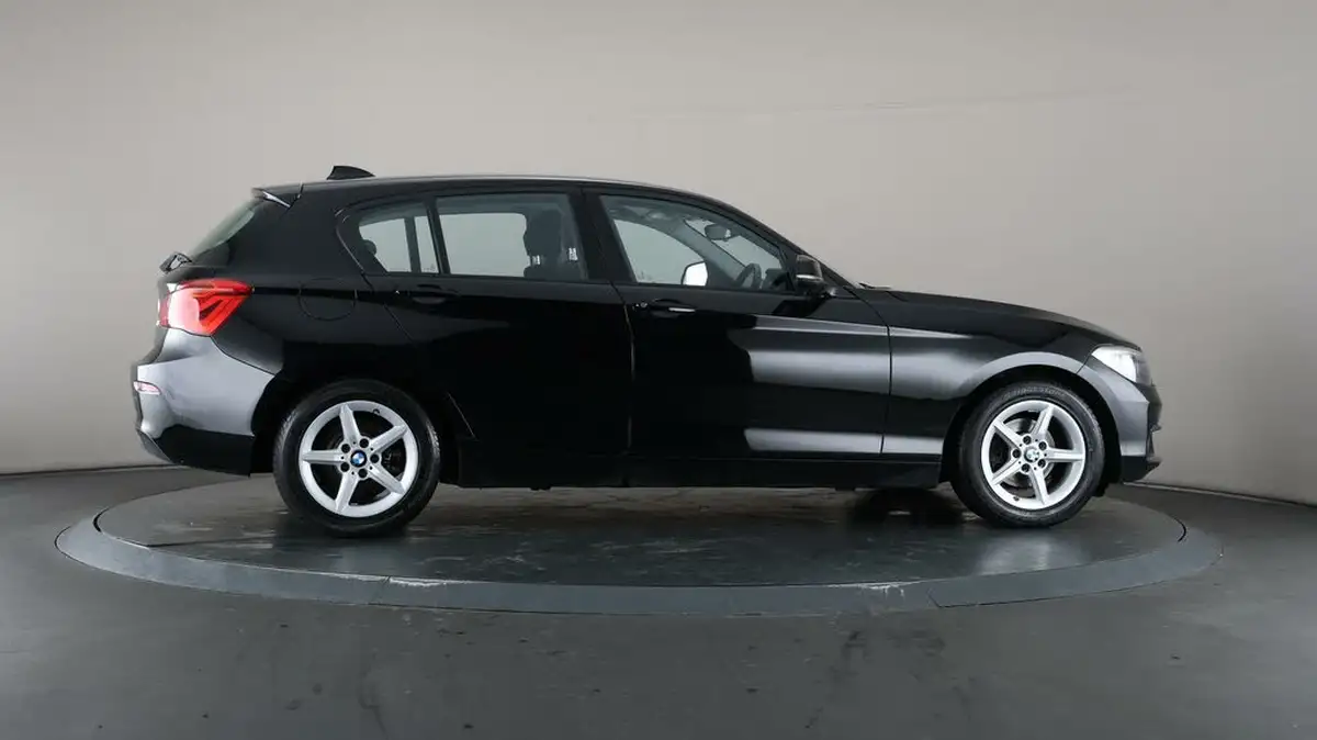 2018-bmw-1-series-15-118i-se-5d-big-52