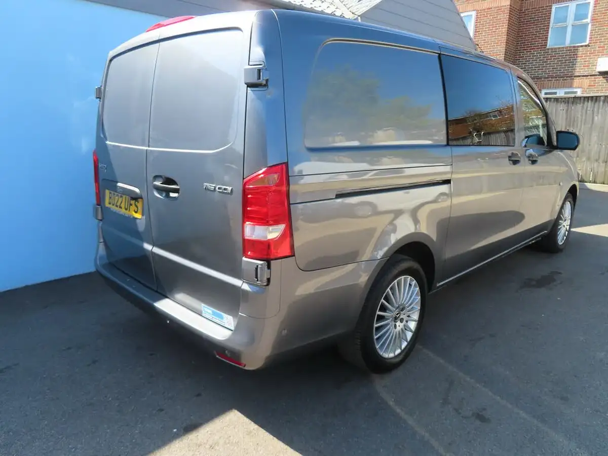 2022-mercedes-benz-vito-big-22