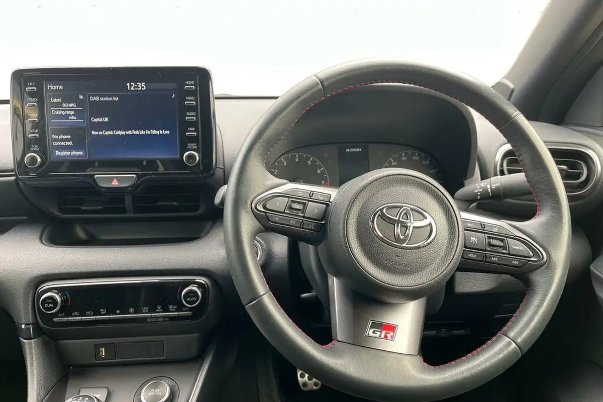 2022-toyota-yaris-16-gr-circuit-pack-big-33