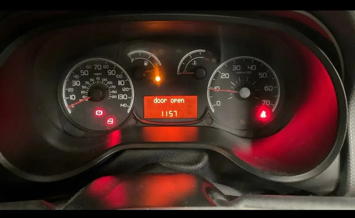 2010-fiat-doblo-cargo-13td-sx-16v-90-panel-big-17