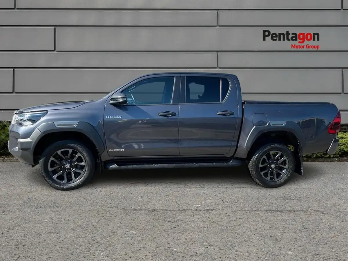 2023-toyota-hi-lux-28d-4d-invincible-x-2754cc-auto-big-11